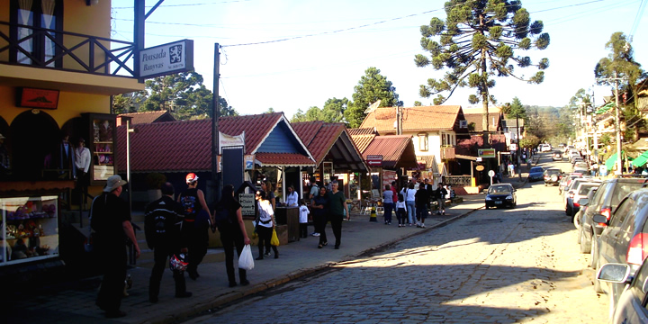 Avenida Principal de Monte Verde