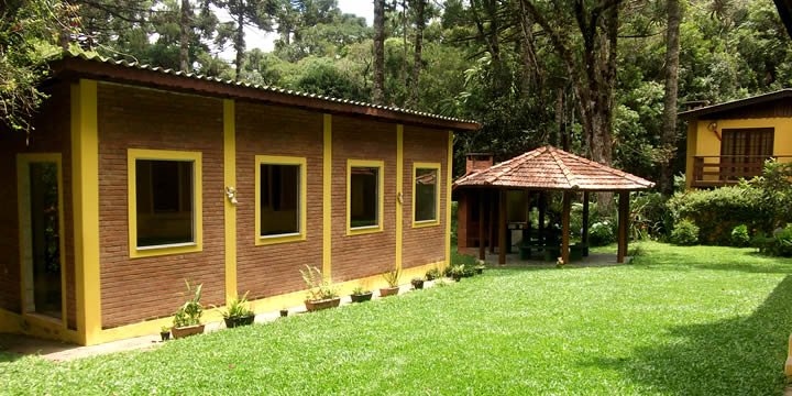 Piscina Coberta e Área para Churrasco - Chales Terra Nativa